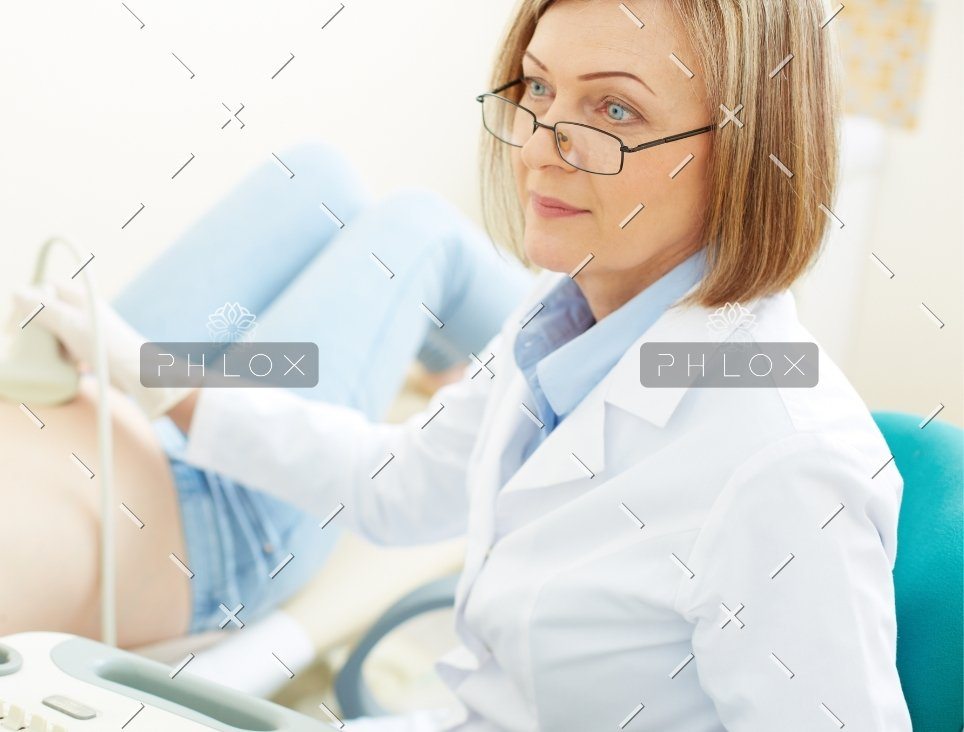 demo-attachment-502-obstetrician-at-work-PNT4KUF